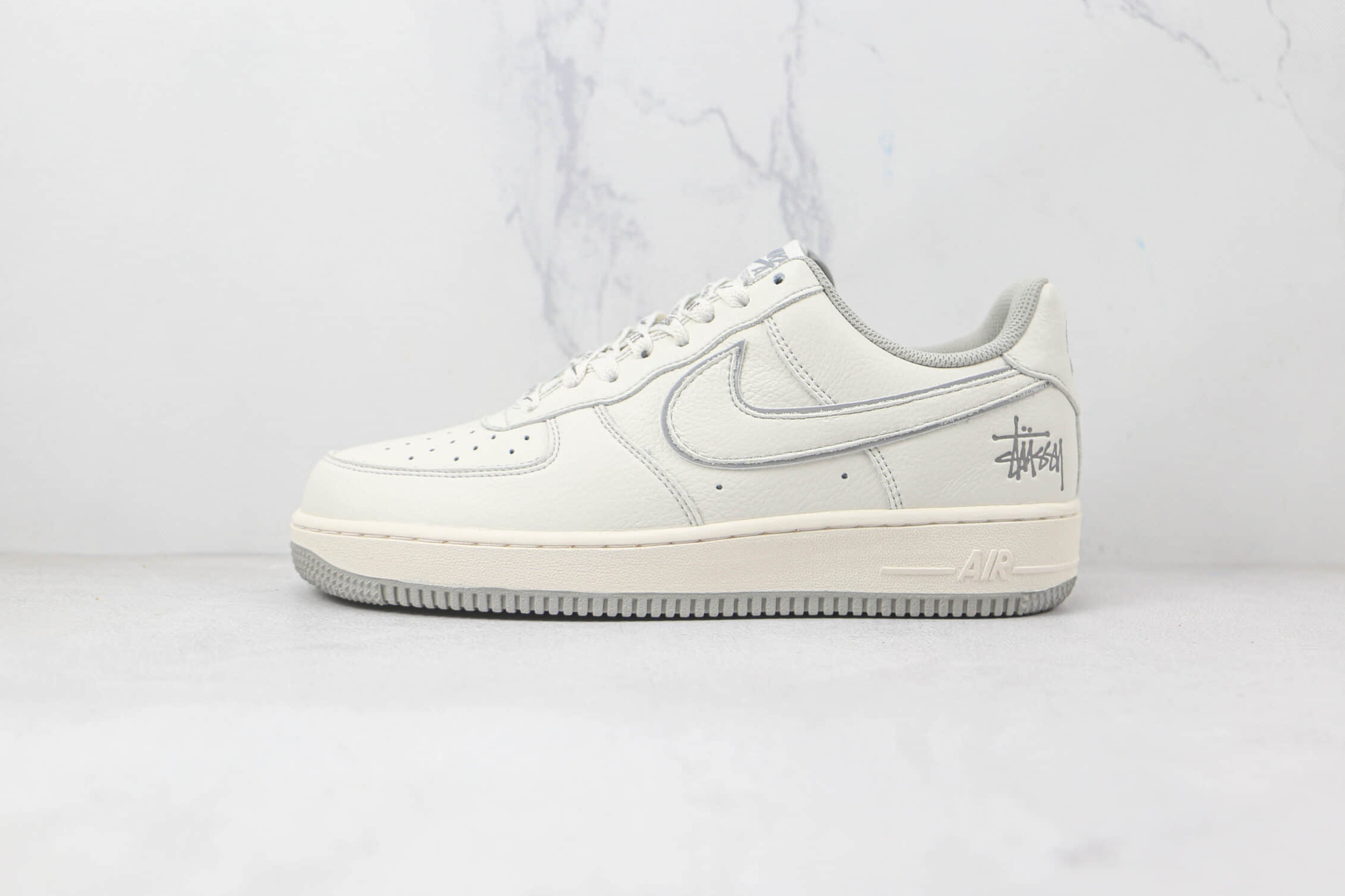 Stussy x Nike Air Force 1 07 Low - White/Light Grey UN1815-802