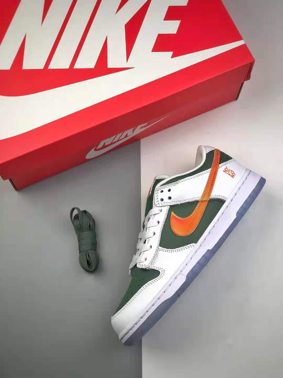 Nike SB Dunk Low SE NY vs. NY Dutch Green Multi-Color White DN2489-300 - Limited Edition Dunk Sneakers