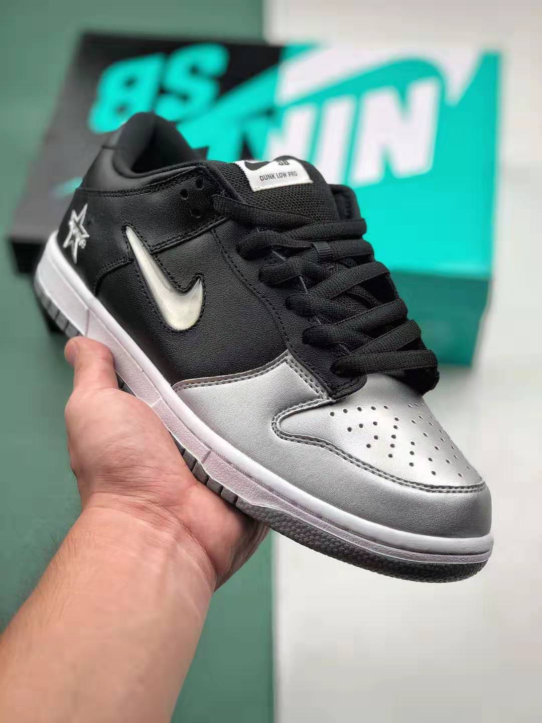 Nike Supreme x Dunk SB Low QS 'Metallic Silver' CK3480-001