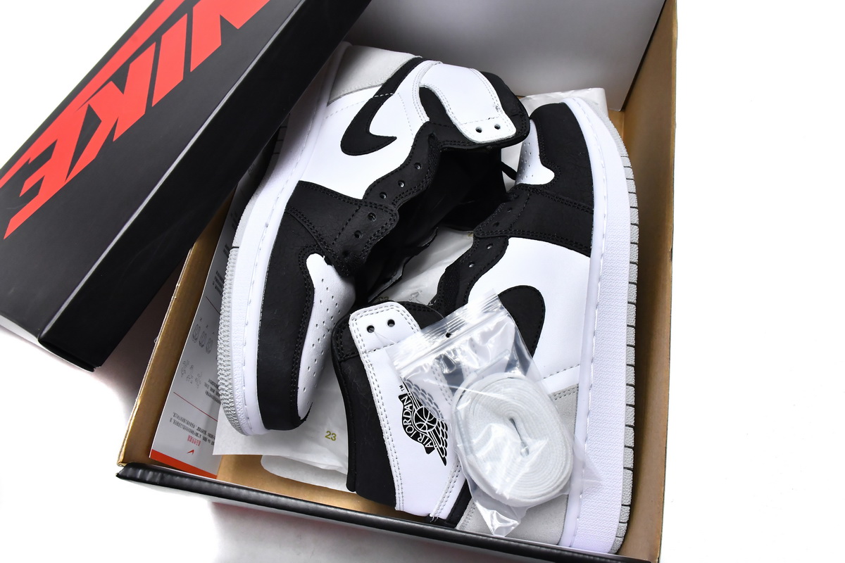 Air Jordan 1 Retro High OG 'Stage Haze' 555088-108: Unique Style and Quality in a Classic Design