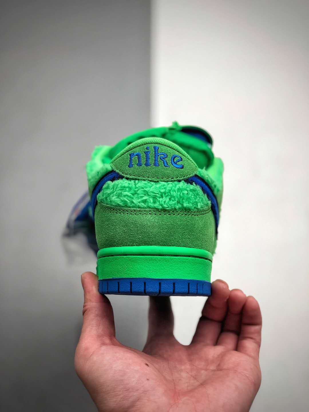 Grateful Dead x Nike SB Dunk Low Green Bear CJ5378-300: Limited Edition Collab!