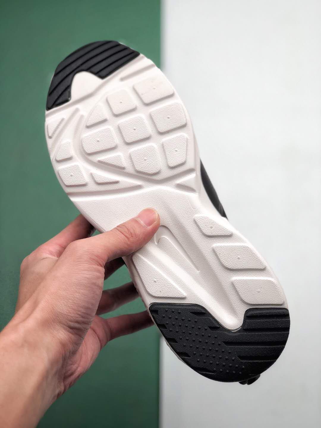 Nike Air Huarache City Move AO3172-001 - Stylish and Comfortable Women's Sneakers